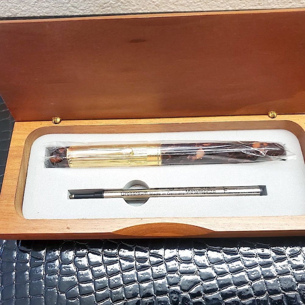 Rare Vintage "NEW" L.E. Sharper Image Gold/Brown Mahogany Like Finish Pen